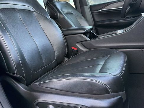 Certified 2023 Jeep Grand Cherokee L Overland w/ Rear Seat Video Group I AWD/4WD image 10