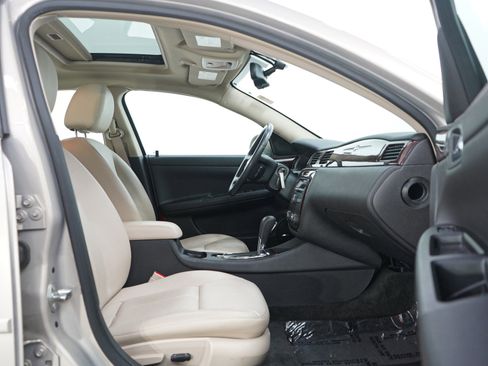 Used 2012 Chevrolet Impala LTZ FWD image 11