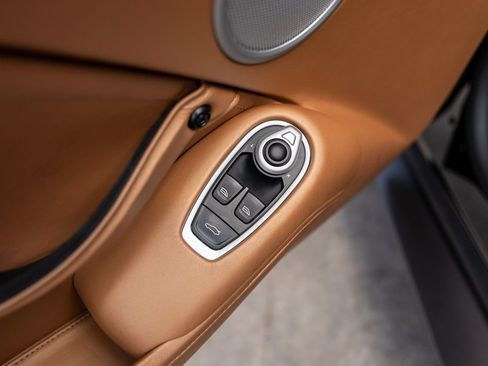 Used 2020 Aston Martin V8 Vantage Coupe RWD image 37