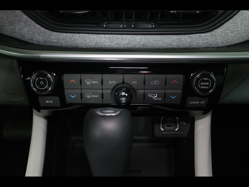 Certified 2023 Jeep Compass Latitude w/ Convenience Group AWD/4WD image 26