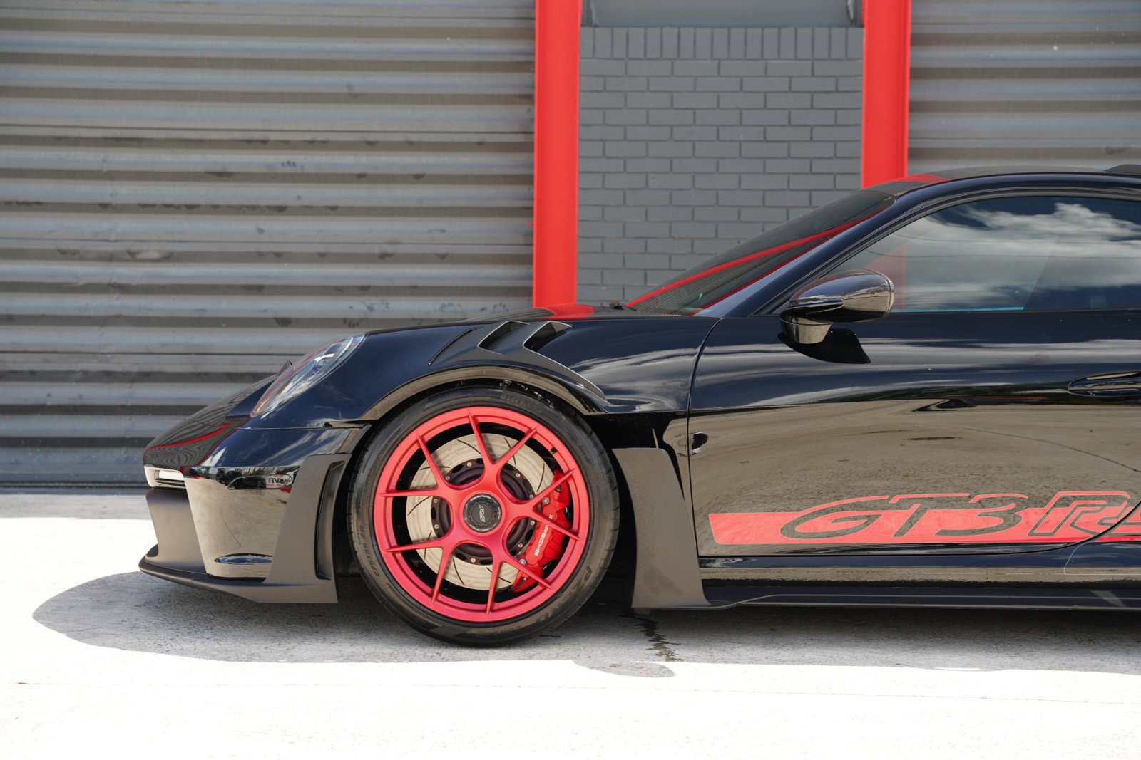 Used 2025 Porsche 911 GT3 RS w/ Weissach Package RWD image 19