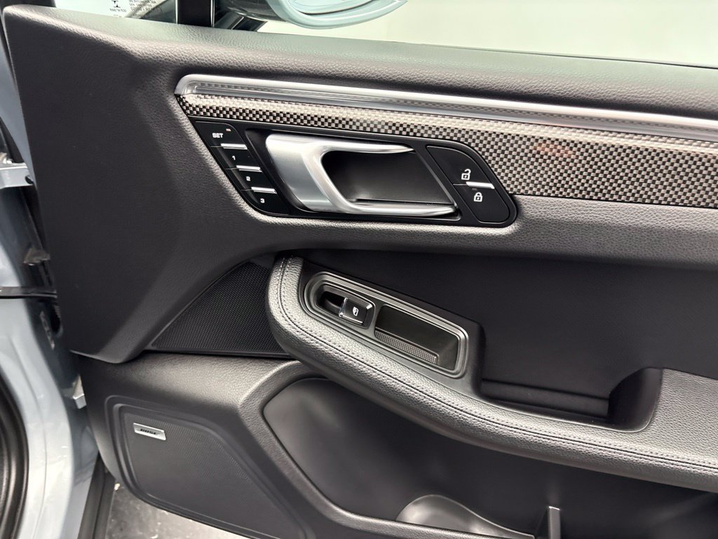 Certified 2023 Porsche Macan AWD/4WD image 24