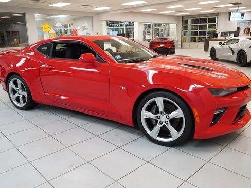Used 2017 Chevrolet Camaro SS RWD image 13