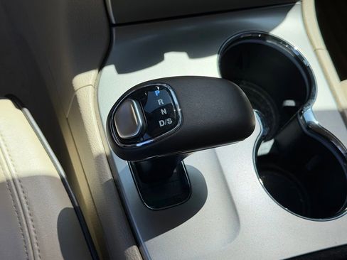 Used 2015 Jeep Grand Cherokee Overland RWD image 18