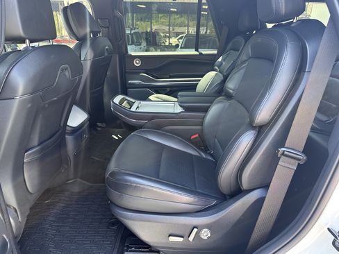 Used 2025 Lincoln Navigator Reserve w/ Jet Appearance Package AWD/4WD image 13
