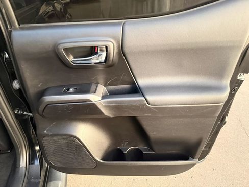 Used 2021 Toyota Tacoma TRD Sport w/ Technology Package image 19