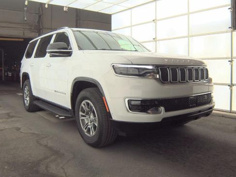 Used 2024 Jeep Wagoneer 2WD image 9