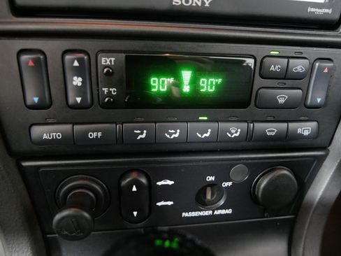 Used 2002 Ford Thunderbird RWD image 23