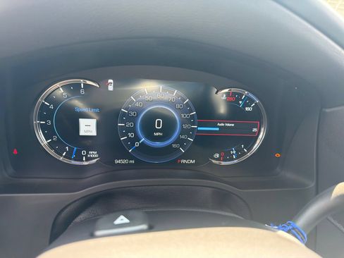Used 2016 Cadillac Escalade Premium AWD/4WD image 7