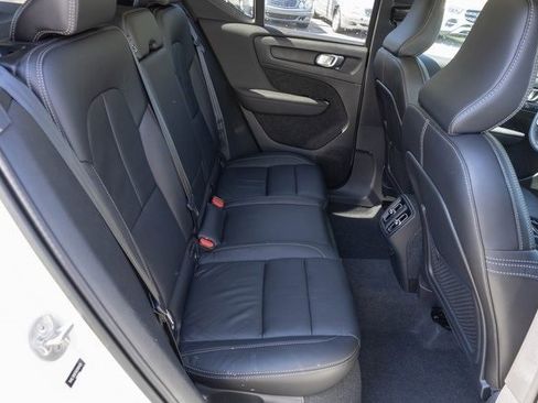 Used 2024 Volvo XC40 B5 Plus image 18