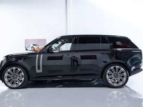 Used 2024 Land Rover Range Rover Long Wheelbase SE image 13