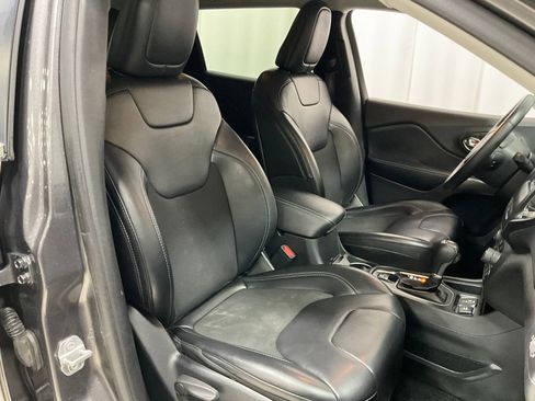 Used 2019 Jeep Cherokee Latitude Plus image 8