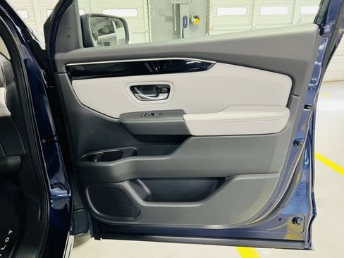 New 2025 Honda Pilot Touring image 36