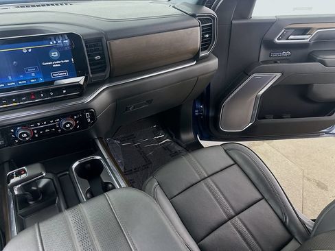 Used 2024 Chevrolet Silverado 1500 High Country w/ Z71 Off-Road Package AWD/4WD image 19