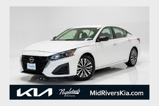 Used 2024 Nissan Altima 2.5 SV FWD image 1