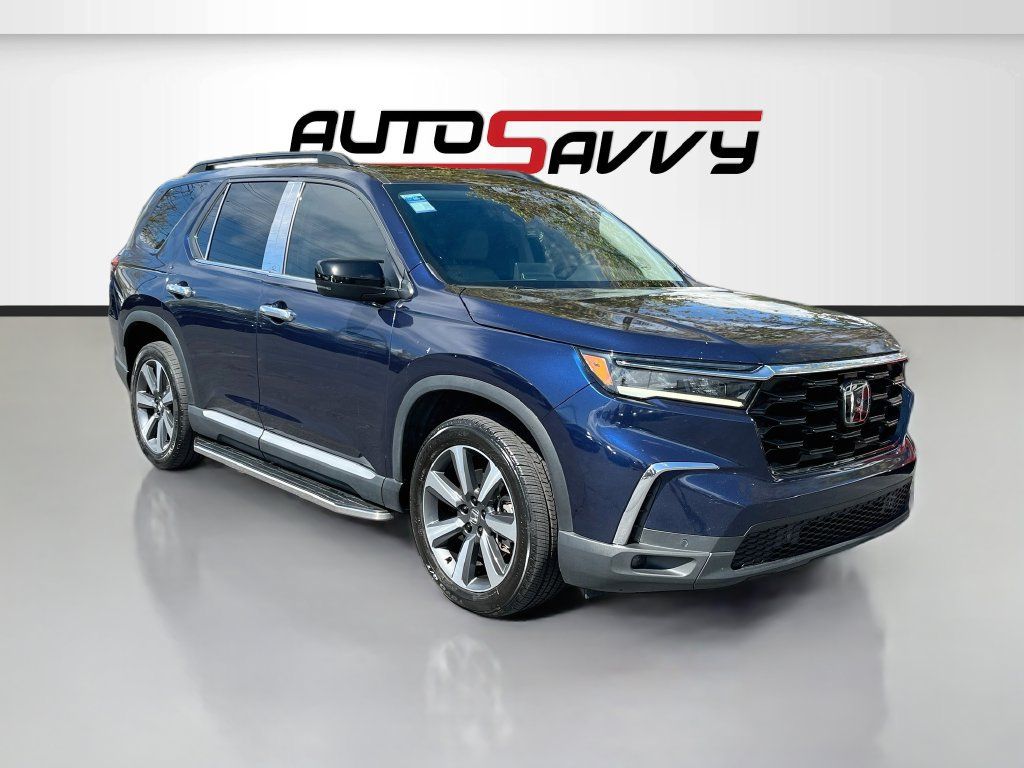 Used 2023 Honda Pilot Touring image 1