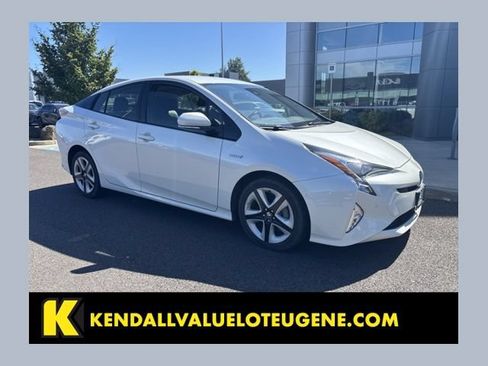 Used 2018 Toyota Prius Three Touring FWD image 1