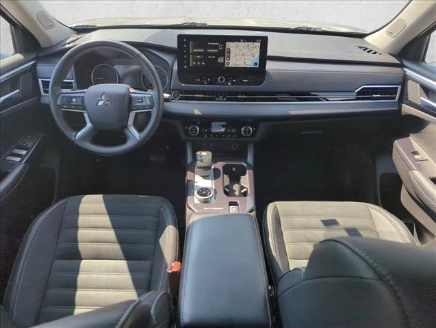 Used 2025 Mitsubishi Outlander SE FWD image 25