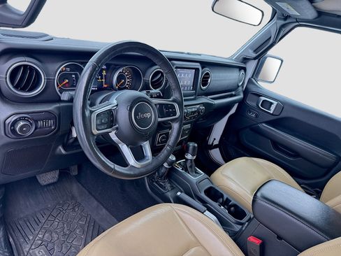 Used 2018 Jeep Wrangler Unlimited Sahara w/ Dual Top Group AWD/4WD image 7