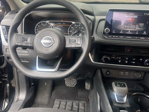Used 2024 Nissan Rogue S FWD image 12