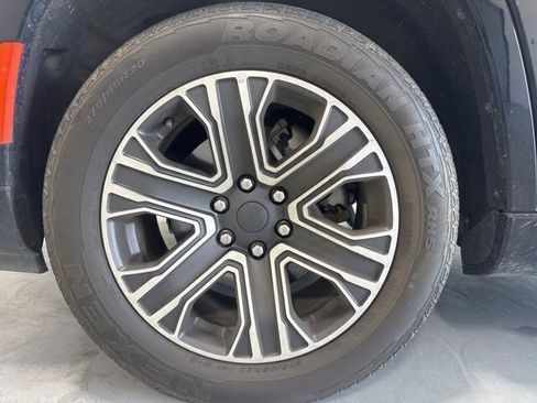 Used 2024 Jeep Wagoneer Series II w/ Flexible Seating Group image 11