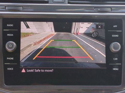 Used 2024 Volkswagen Tiguan SE image 17