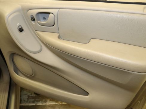 Used 2007 Dodge Caravan SXT w/ Popular Equipment Group I FWD image 19