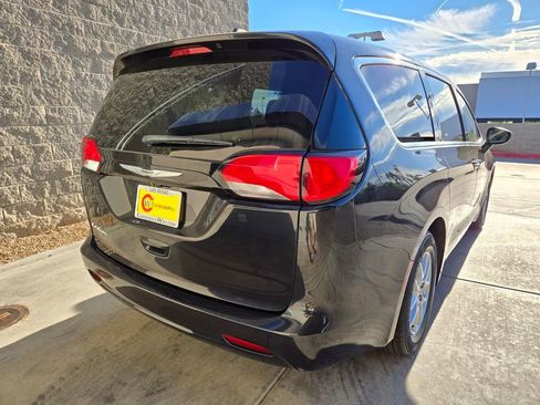 Used 2023 Chrysler Voyager LX image 5