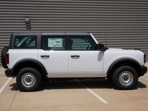 New 2026 Ford Bronco 4-Door AWD/4WD image 2