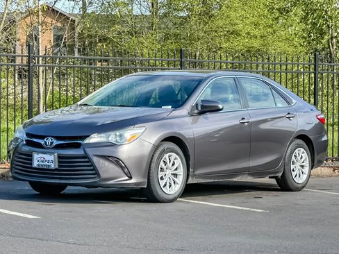 Used 2016 Toyota Camry LE FWD image 27