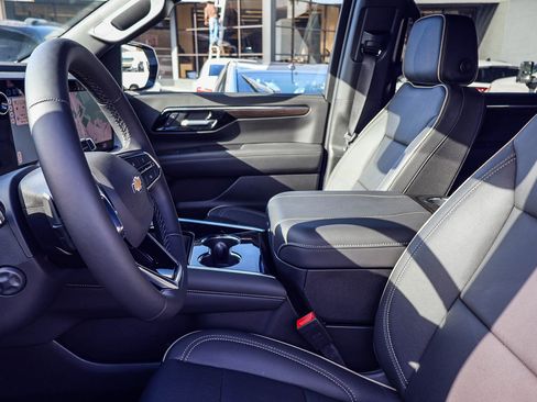 Used 2025 Chevrolet Tahoe Premier image 21