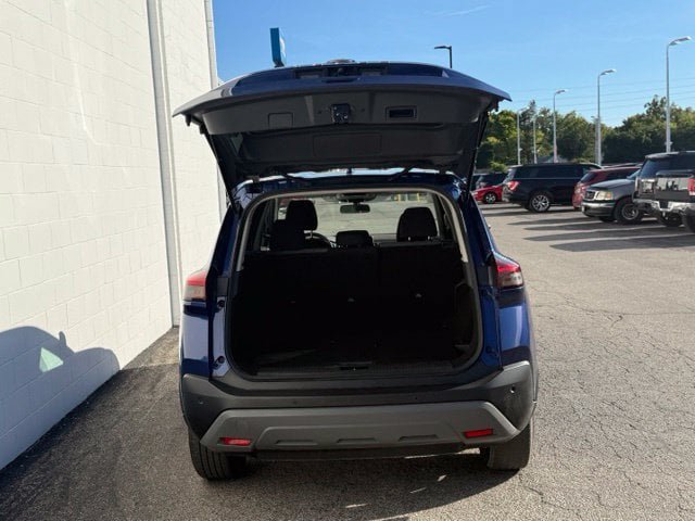 Used 2023 Nissan Rogue SV AWD/4WD image 9