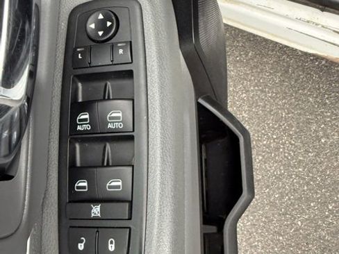 Used 2014 RAM 2500 SLT w/ Protection Group image 12