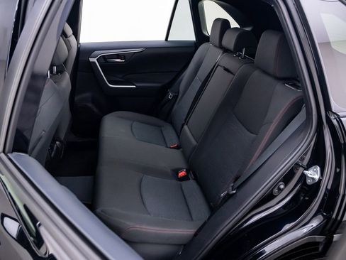 Used 2025 Toyota RAV4 SE AWD/4WD image 16