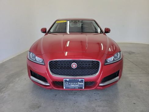 Used 2018 Jaguar XF Premium AWD/4WD image 2