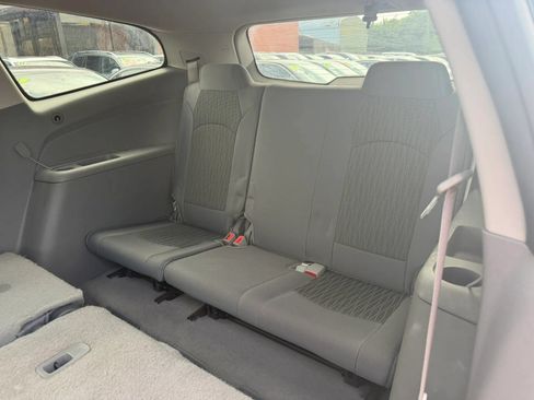 Used 2015 Chevrolet Traverse LT w/ Style and Technology Package FWD image 16