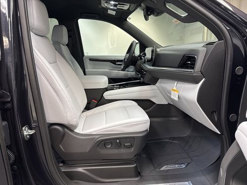 New 2026 Chevrolet Suburban Premier image 18