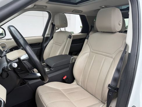 Used 2019 Land Rover Discovery SE AWD/4WD image 13
