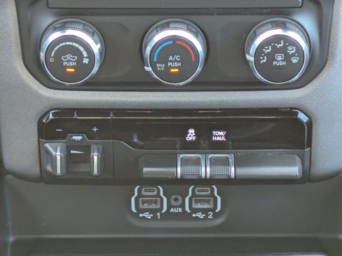 Used 2021 RAM 1500 Big Horn AWD/4WD image 14