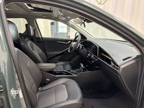 Certified 2023 Kia Niro EX Touring image 31