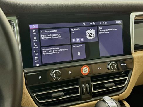 Certified 2025 Porsche Macan AWD/4WD image 18