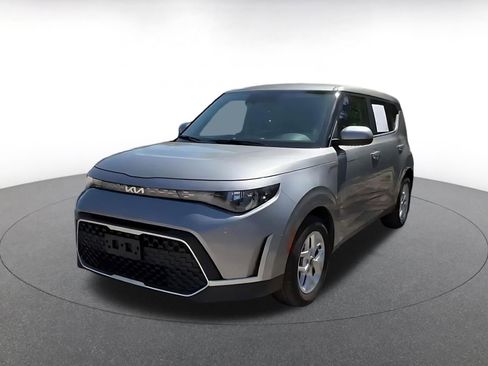 Used 2025 Kia Soul LX w/ LX Technology Package FWD image 7