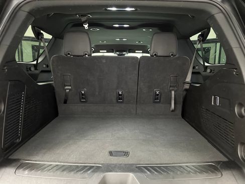 Used 2025 Chevrolet Suburban LT RWD image 40