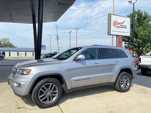 Used 2018 Jeep Grand Cherokee Limited AWD/4WD image 2