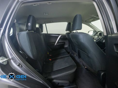 Used 2016 Toyota RAV4 LE FWD image 34
