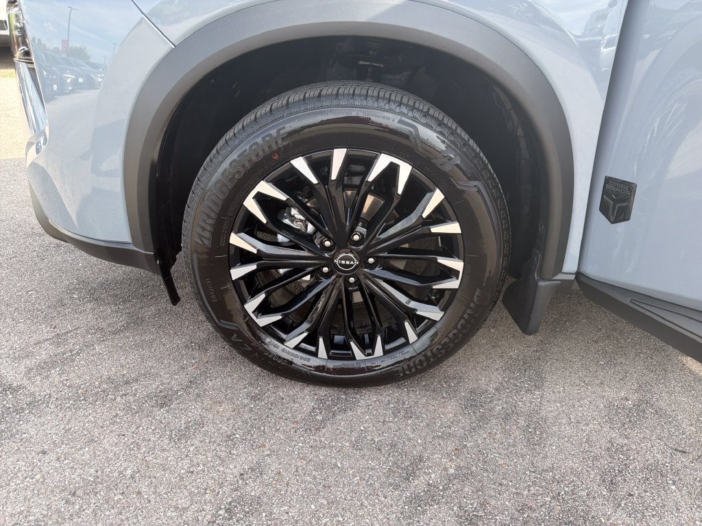 Used 2026 Nissan Rogue Dark Armor FWD image 28