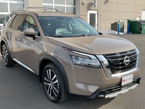 Used 2024 Nissan Pathfinder Platinum w/ Cargo Package AWD/4WD image 3