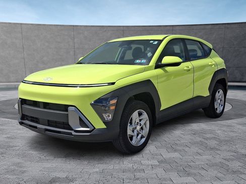 Certified 2025 Hyundai Kona SE AWD/4WD image 4