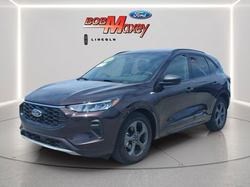 Used 2023 Ford Escape ST-Line w/ Cold Weather Package FWD image 1