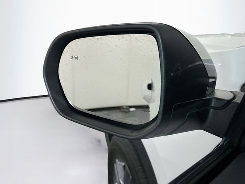 Used 2025 GMC Acadia Elevation image 16